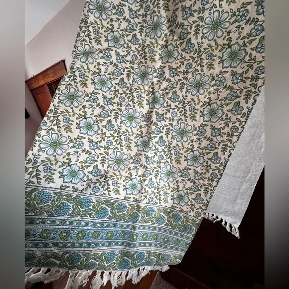 Nicole Miller Boho Table Runner✨ - Picture 4 of 10